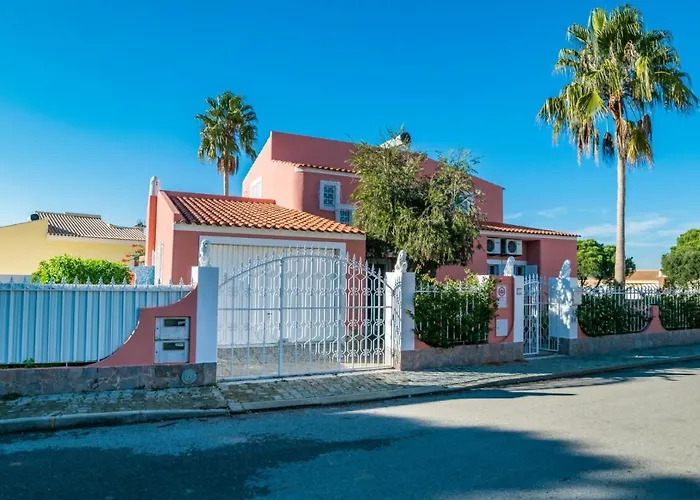 Paraiso Spacious And Central To Enjoy Best Beaches Ac Wifi Garden Pool Willa