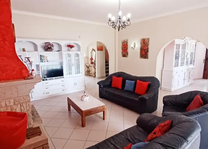 Willa Paraiso Spacious And Central To Enjoy Best Beaches Ac Wifi Garden Pool *