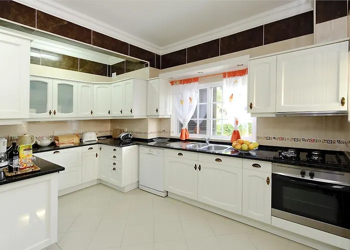 Willa Paraiso Spacious And Central To Enjoy Best Beaches Ac Wifi Garden Pool *